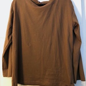 brown long sleeve crew neck tee.